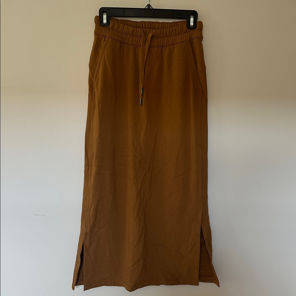 Lululemon bound to Bliss skirt
Like new!